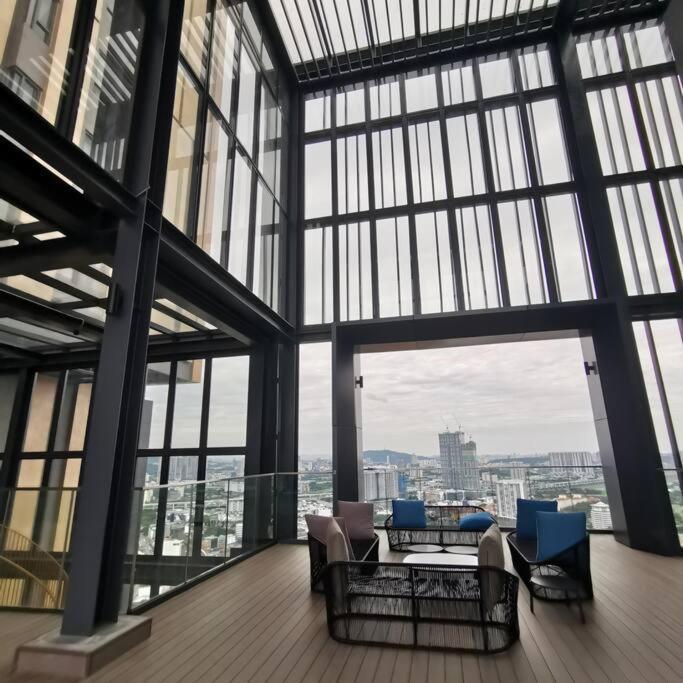 Pangsapuri Bukitbintang-klcc-pavilion-2-12pax-infinitypool-netflix-balcony-superfastinternet *