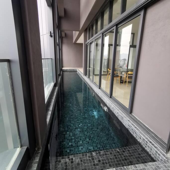 Pangsapuri Bukitbintang-klcc-pavilion-2-12pax-infinitypool-netflix-balcony-superfastinternet *