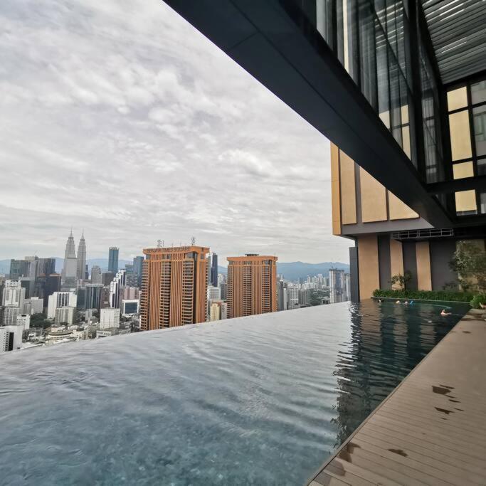 Pangsapuri Bukitbintang-klcc-pavilion-2-12pax-infinitypool-netflix-balcony-superfastinternet *