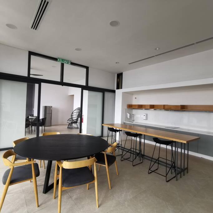 Bukitbintang-klcc-pavilion-2-12pax-infinitypool-netflix-balcony-superfastinternet Pangsapuri
