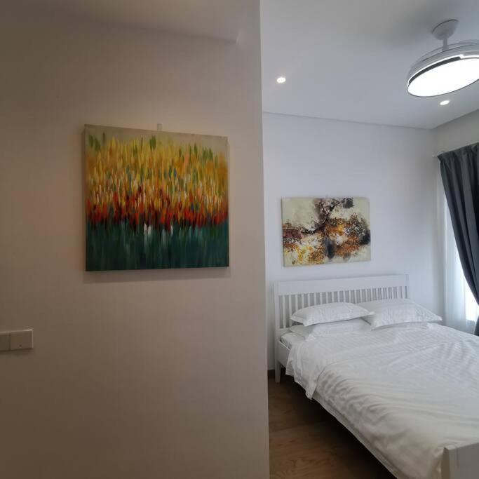 Pangsapuri Bukitbintang-klcc-pavilion-2-12pax-infinitypool-netflix-balcony-superfastinternet *