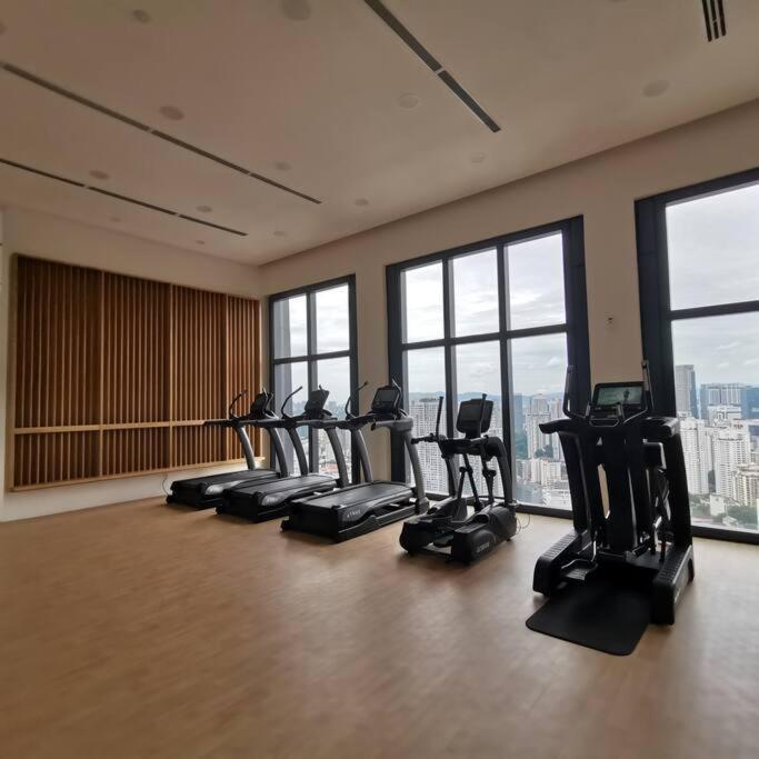 Pangsapuri Bukitbintang-klcc-pavilion-2-12pax-infinitypool-netflix-balcony-superfastinternet *